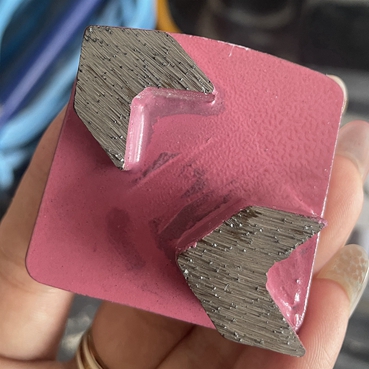 Pozytywne opinie klientów na temat diamentowych bloków szlifierskich firmy SANG do szlifowania podłóg